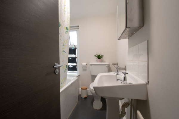 Bath­room