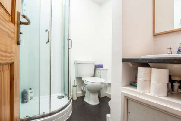 Show­er room