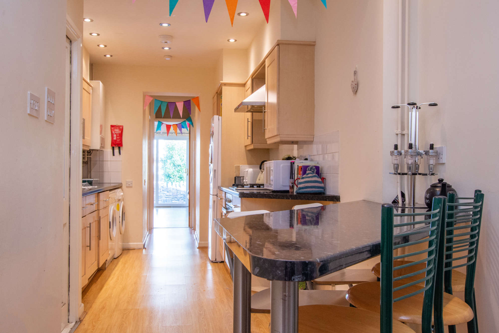Kitchen with breakfast bar