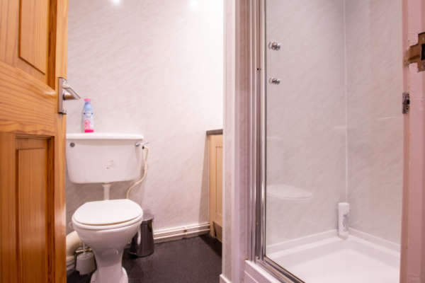 Show­er room