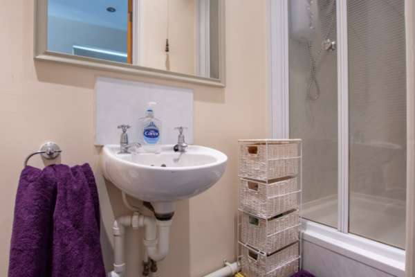 Ful­ly fit­ted showers