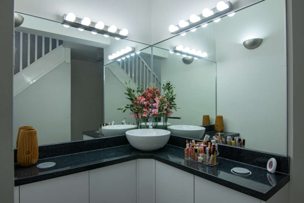 Makeup area/station with basin