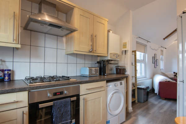 Open-plan kitchen/​living room