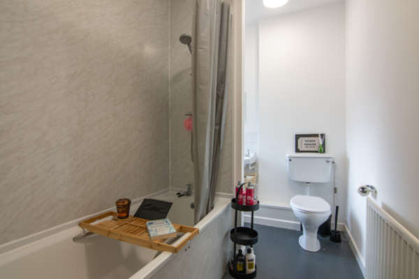 Bath­room