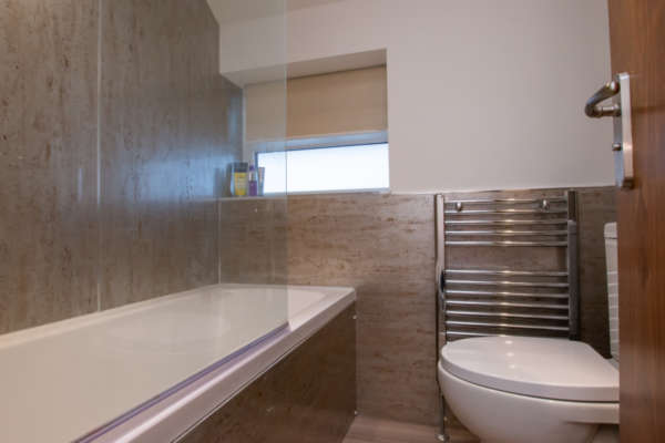Lux­u­ry designed bathroom