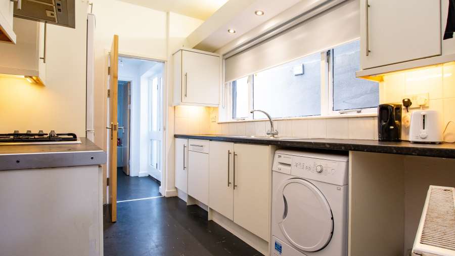 John Winter Student Houses - 4 bedroom house on Russell Street