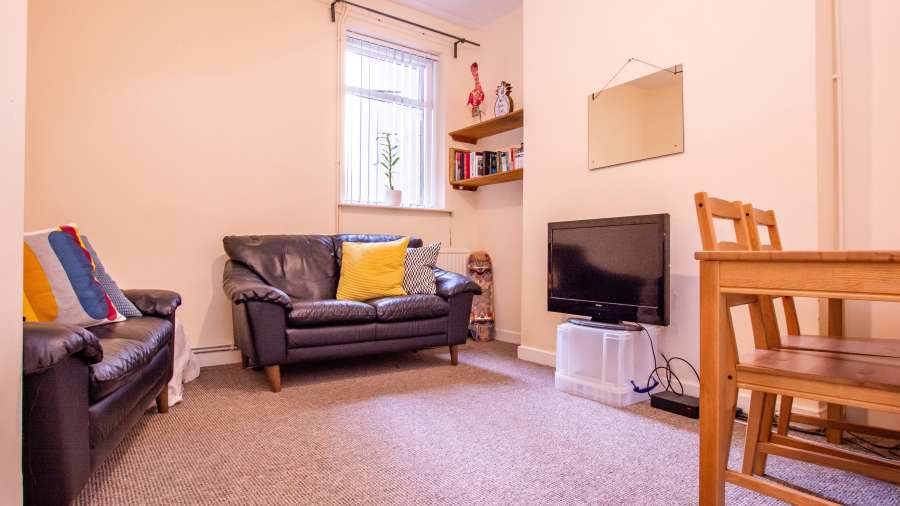 John Winter Student Houses - 4 bedroom house on Russell Street