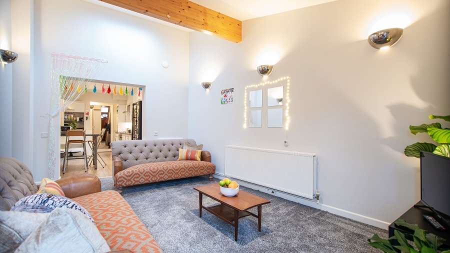 John Winter Student Houses - 6 bedroom house on Coburn Street