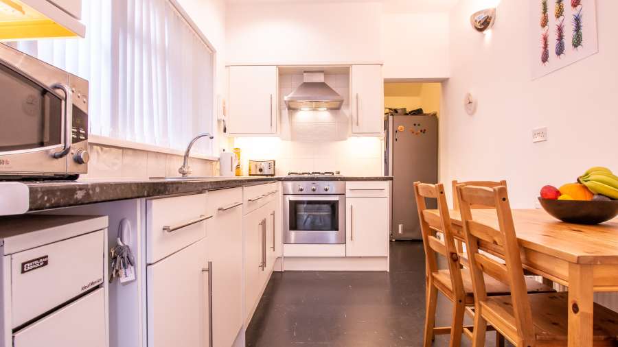 John Winter Student Houses - 4 bedroom house on Russell Street