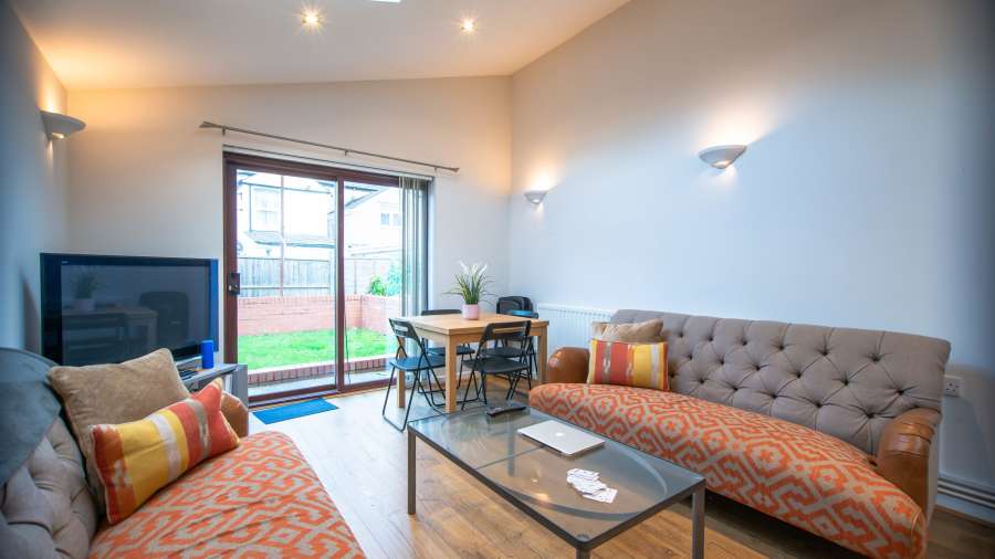 John Winter Student Houses - 6 bedroom house on Coburn Street