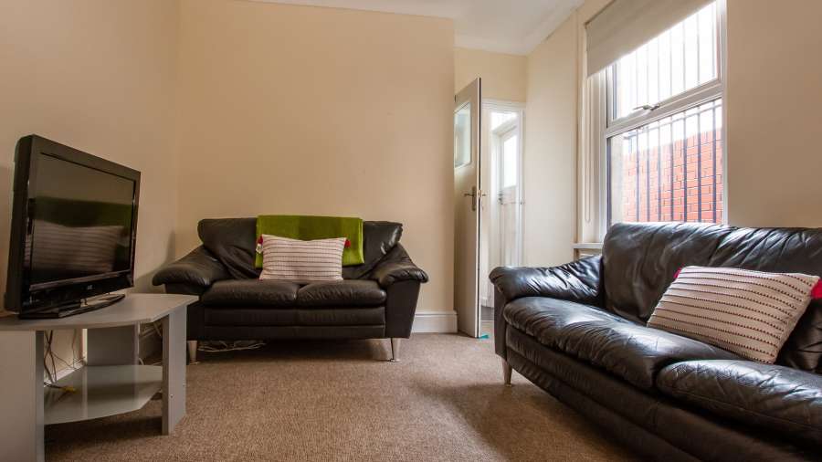 John Winter Student Houses - 5 bedroom house on Dogfield Street