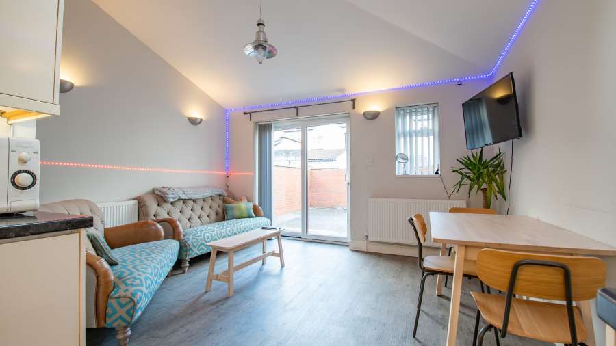 John Winter Student Houses - 5 bedroom house on Thesiger Street