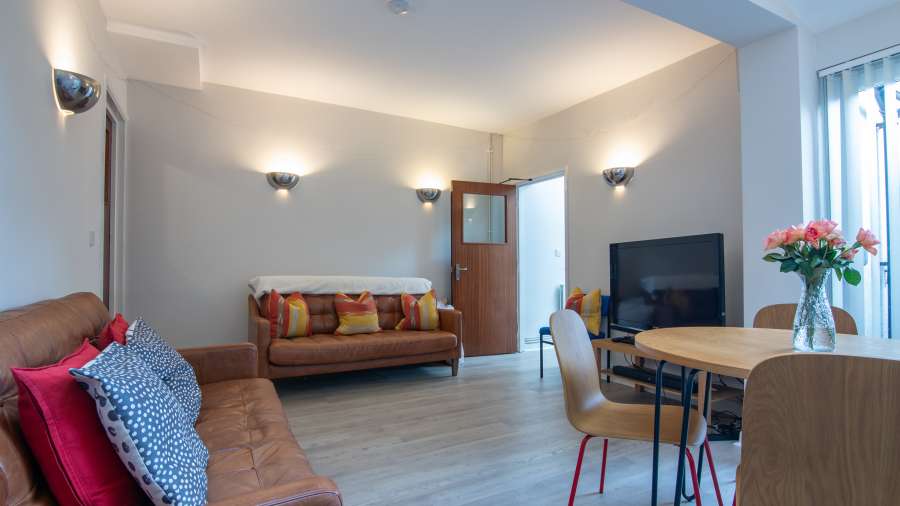 John Winter Student Houses - 4 bedroom house on Woodville Road