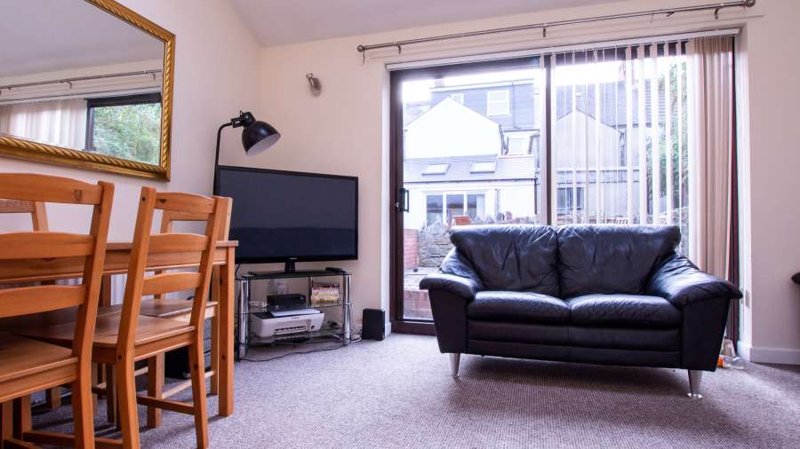 John Winter Student Houses - 6 bedroom house on Coburn Street